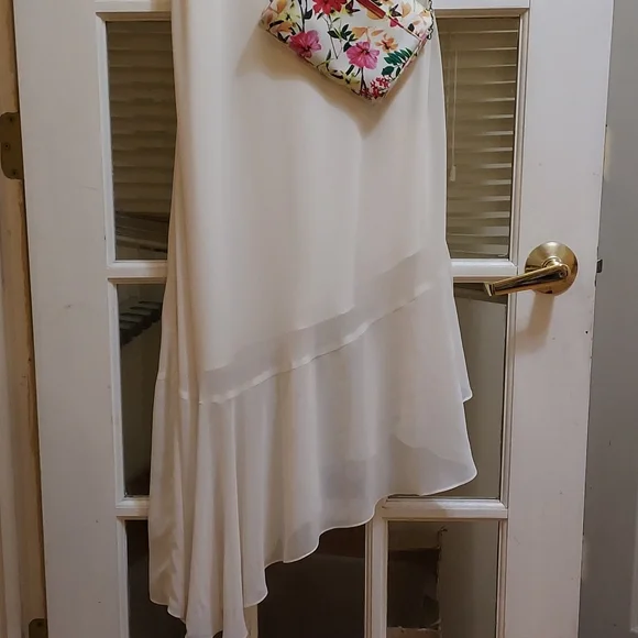 Off White/White Formal Dress (purse sold separately) - Picture 3 of 6